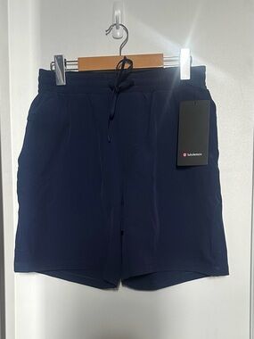 lululemon athletica Men’s Navy Elastic Drawstring Athletic Shorts